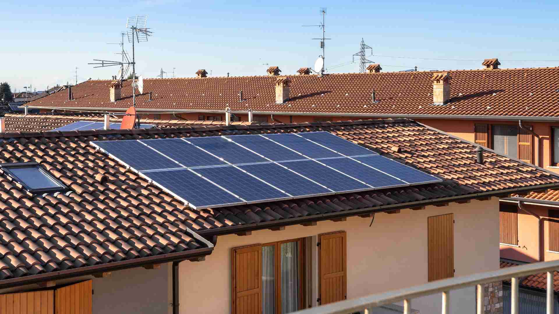 פאנלים סולאריים מעלים את ערך הבתים